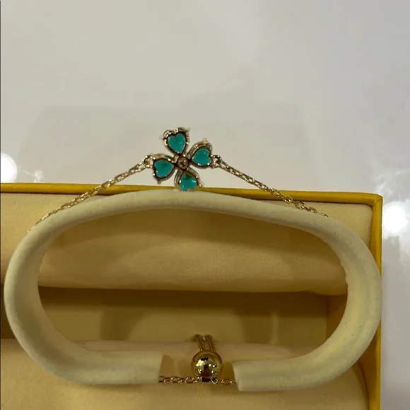 SWAROVSKI GREEN CLOVER Gold Plated Bracelet BRAND NEW ADJUSTABLE SLIDER - Picture 6 of 6